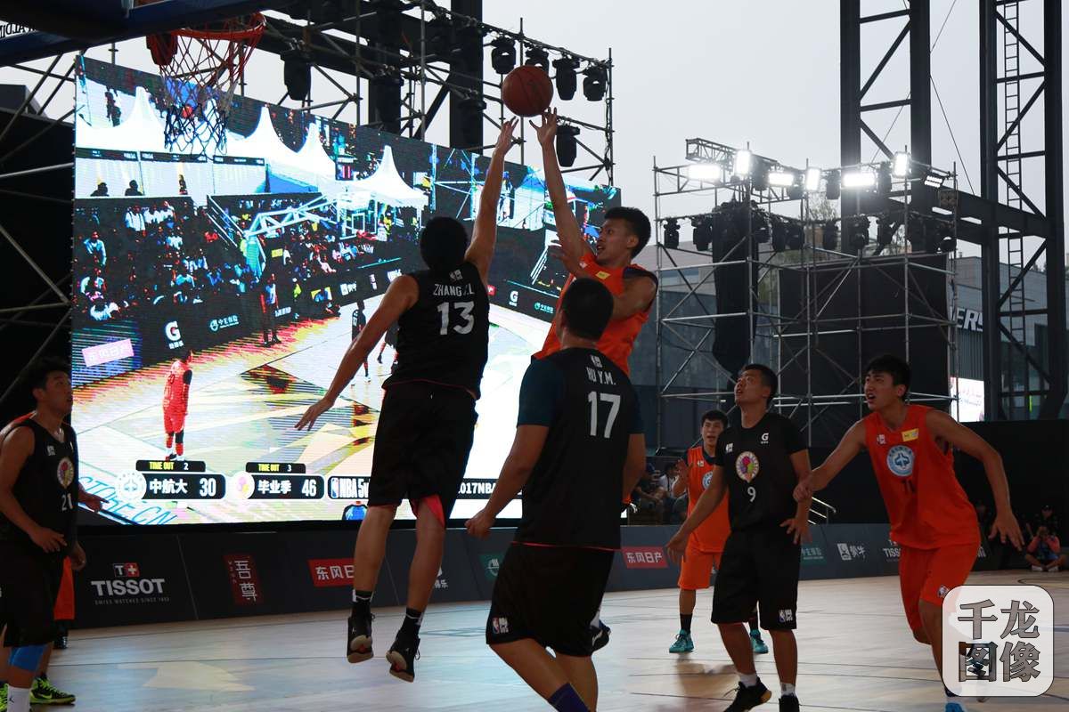 两钩式活动式抱索器